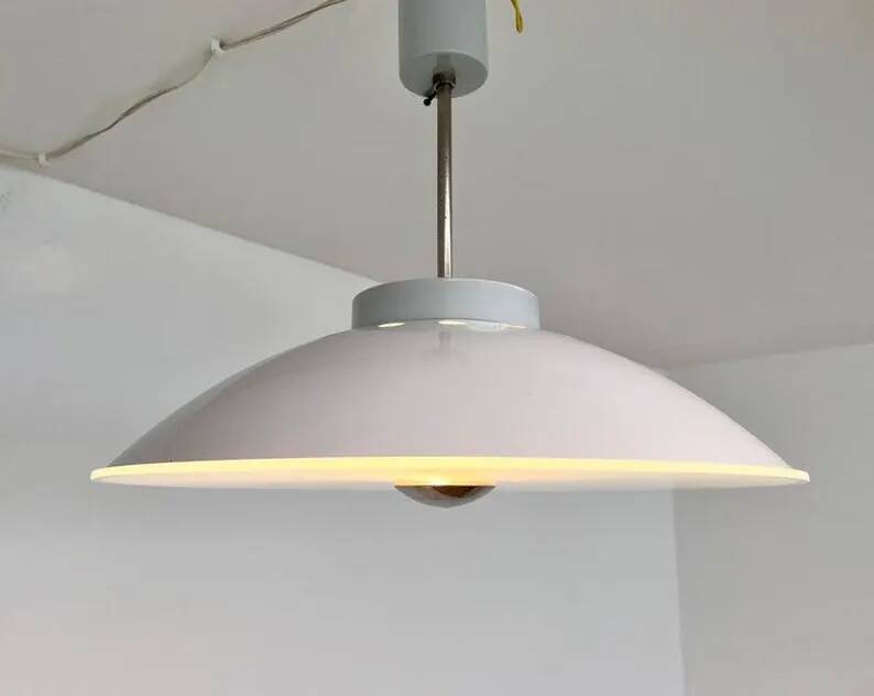 Pendentif UFO rare des années 70, époque spatiale.