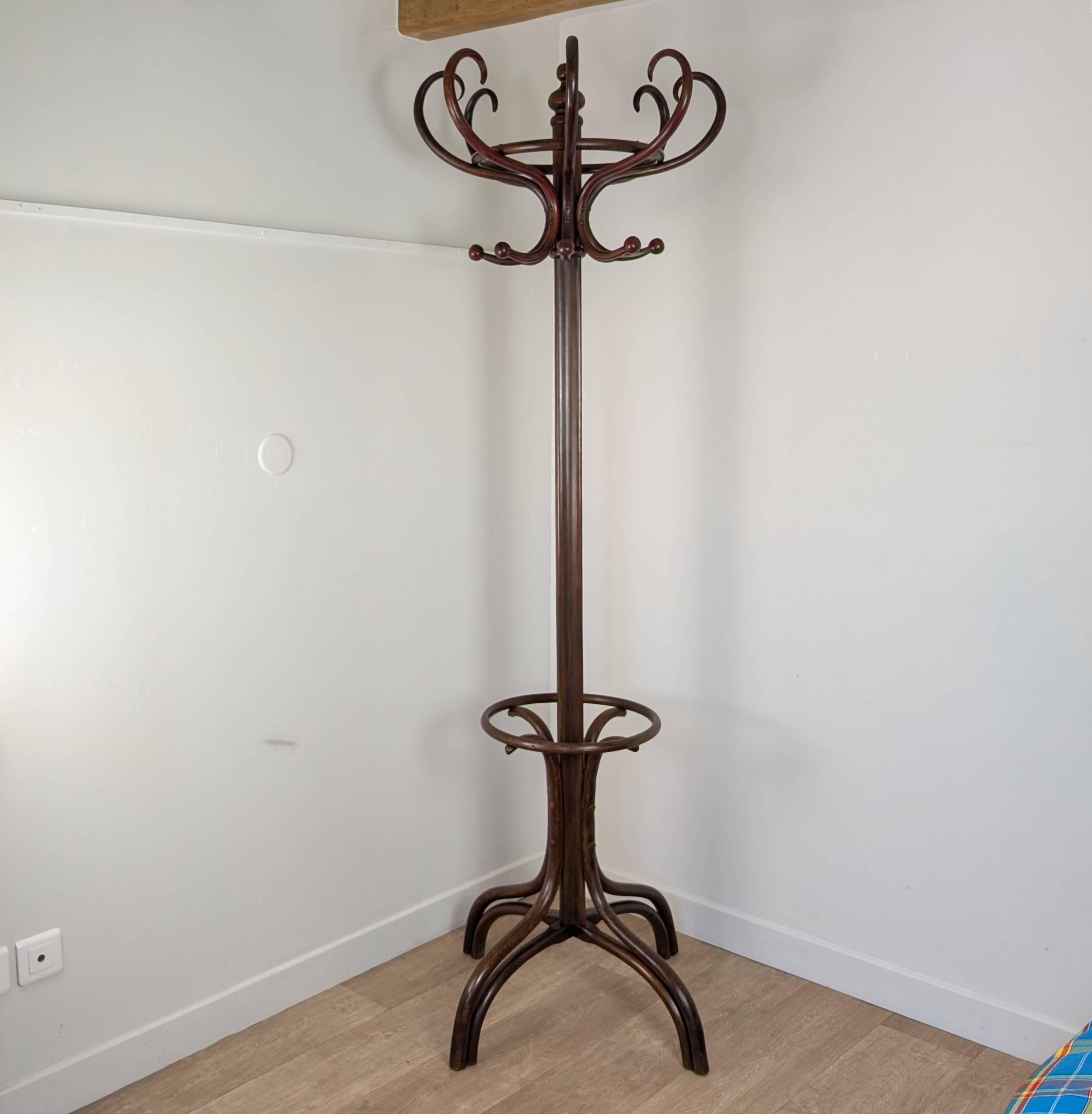 Fischel parrot coat rack