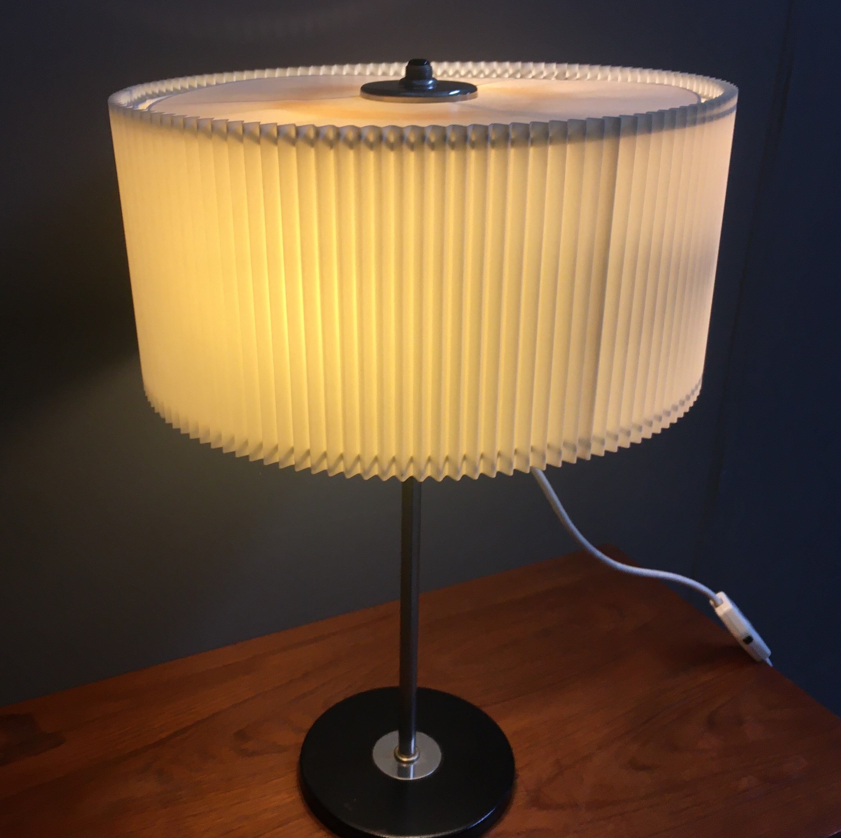 1960s table lamp with a white plissee shade, adjustable in height MCM