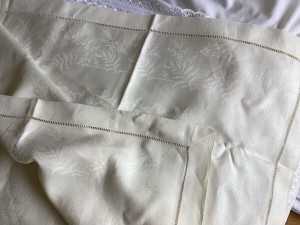 Ancienne nappe et 12 serviettes damassées