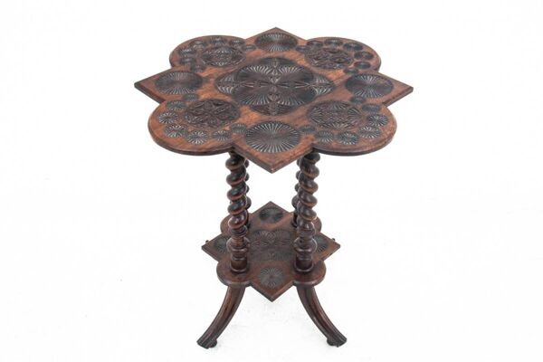 Table ancienne, Angleterre, 1891.