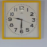 Vintage yellow plastic clock 70s