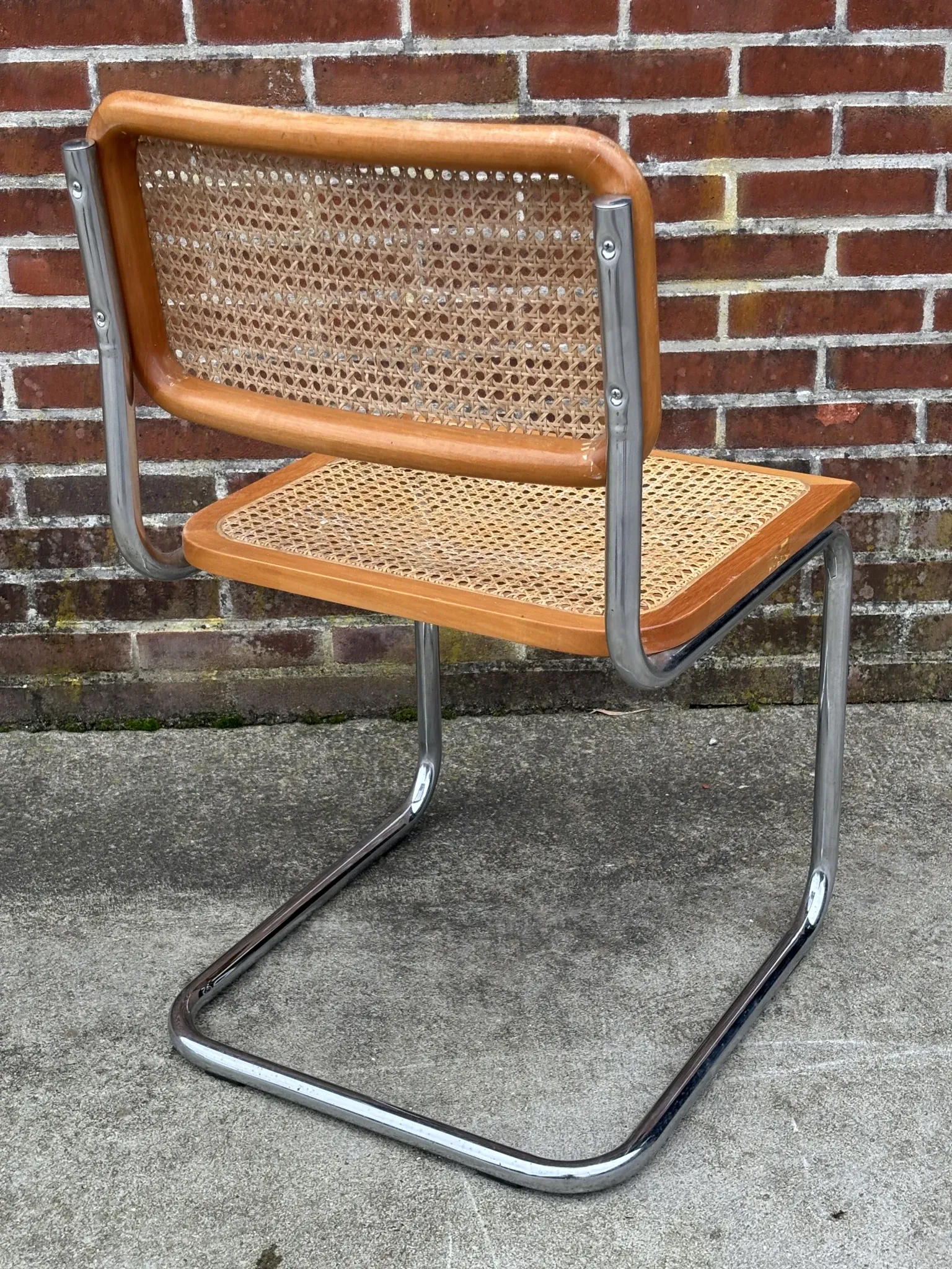 Chaise de design Cesca modèle B32 en chrome