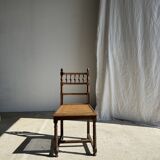 Chaise classique ancienne en bois et cannage