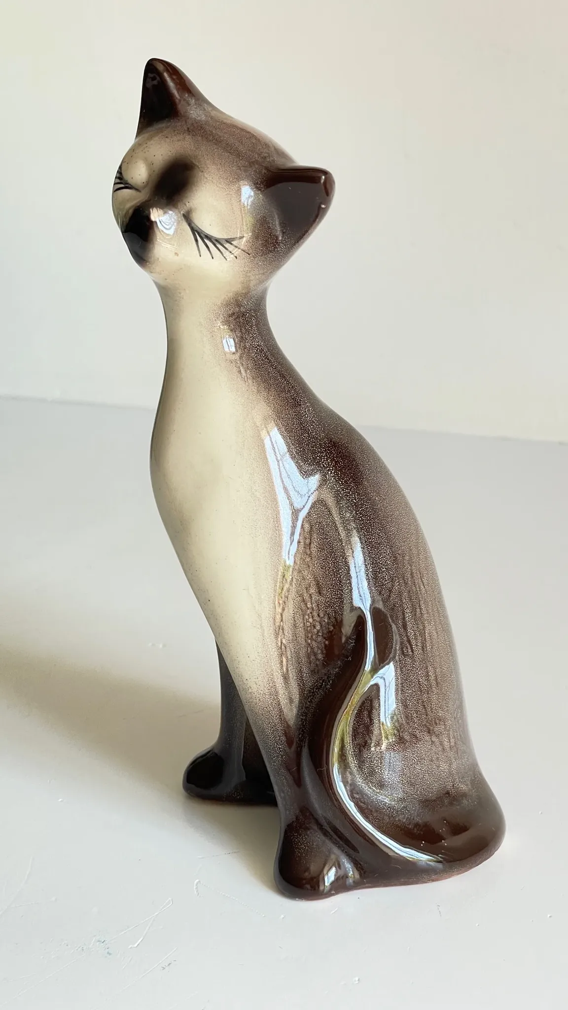 Vintage ceramic chat