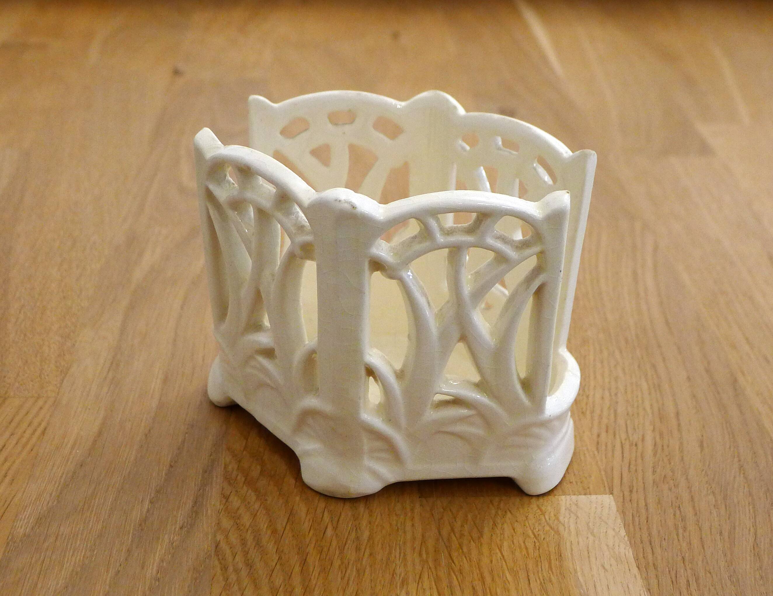 Openwork pot / letter holder in Art Nouveau ceramic