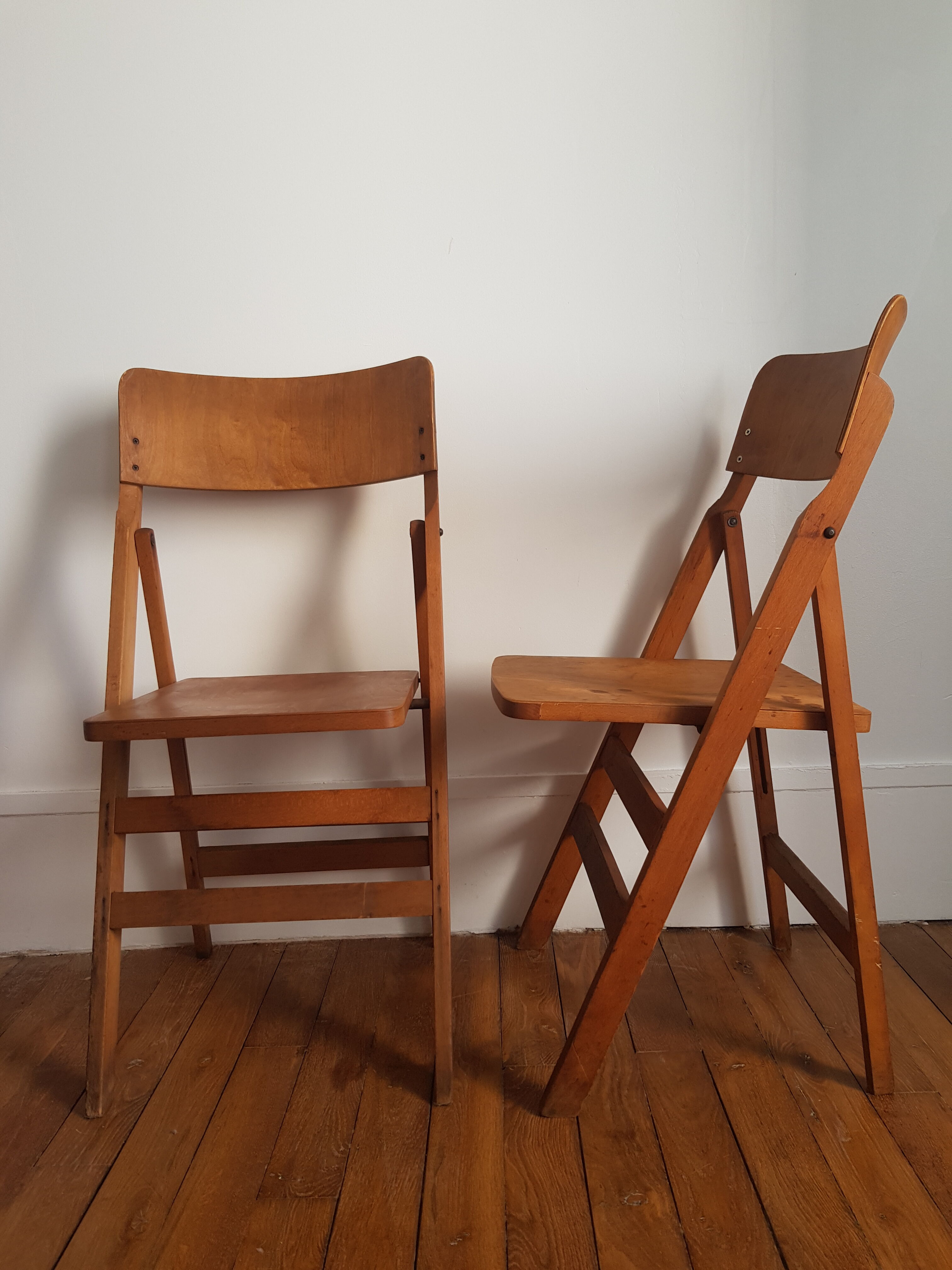Folding baumann chair