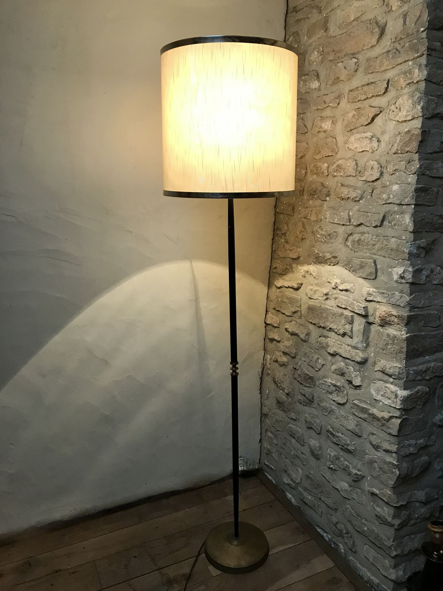 Lampadaire en métal laqué noir années 50