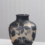 Vianne France vase with birds, acid-etched glass, 20th century.