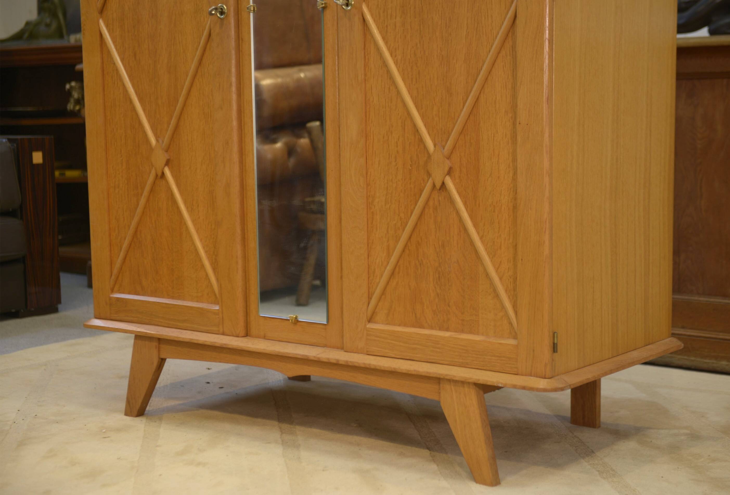 Armoire en chêne glace Saint-Gobain 1960’s