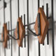 Porte-manteaux mural métal et bois, 1960