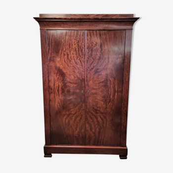 Armoire en acajou flammé du XIXème siècle