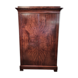 Flaming mahogany cabinet of the nineteenth century