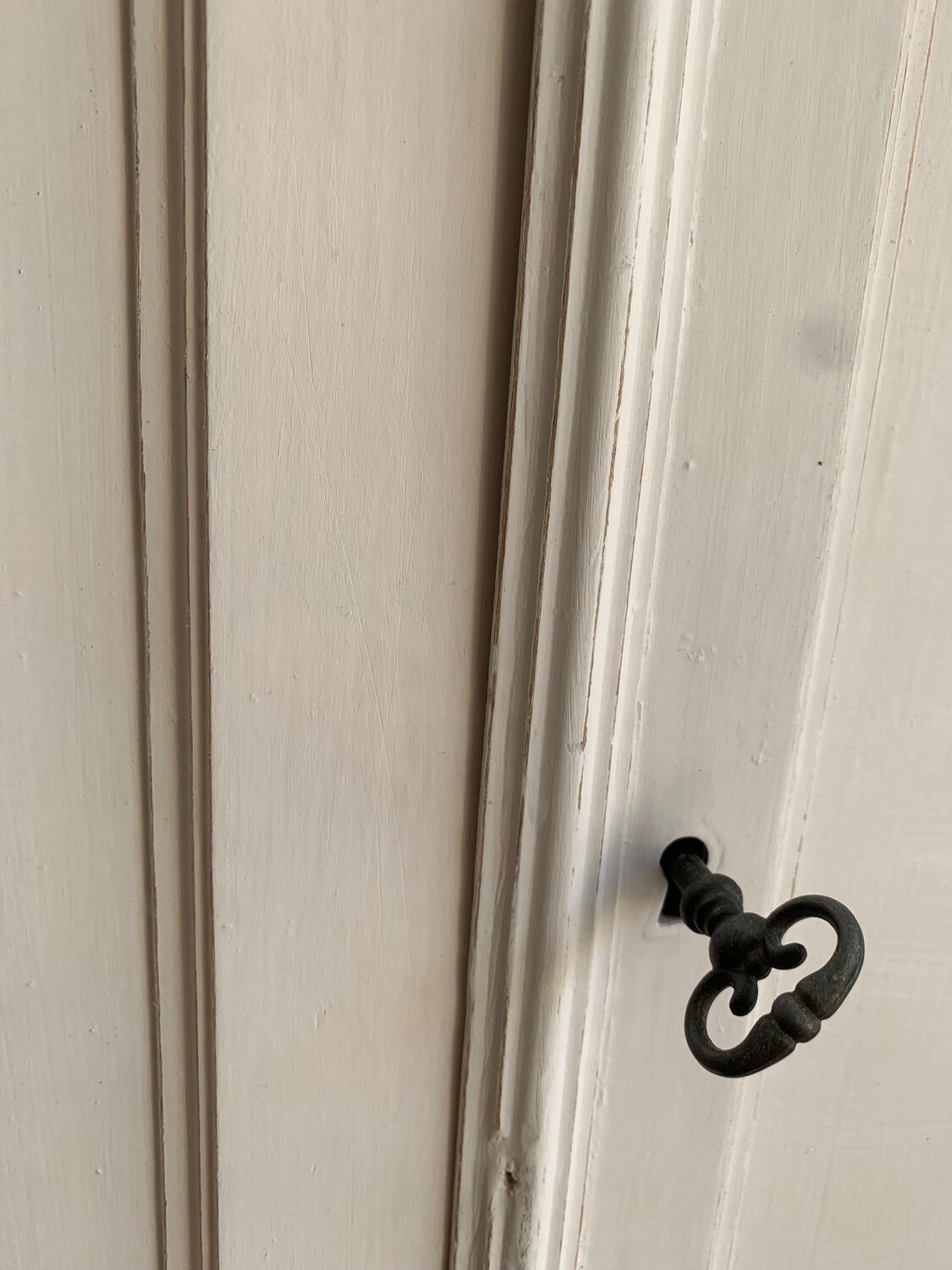 Armoire parisienne