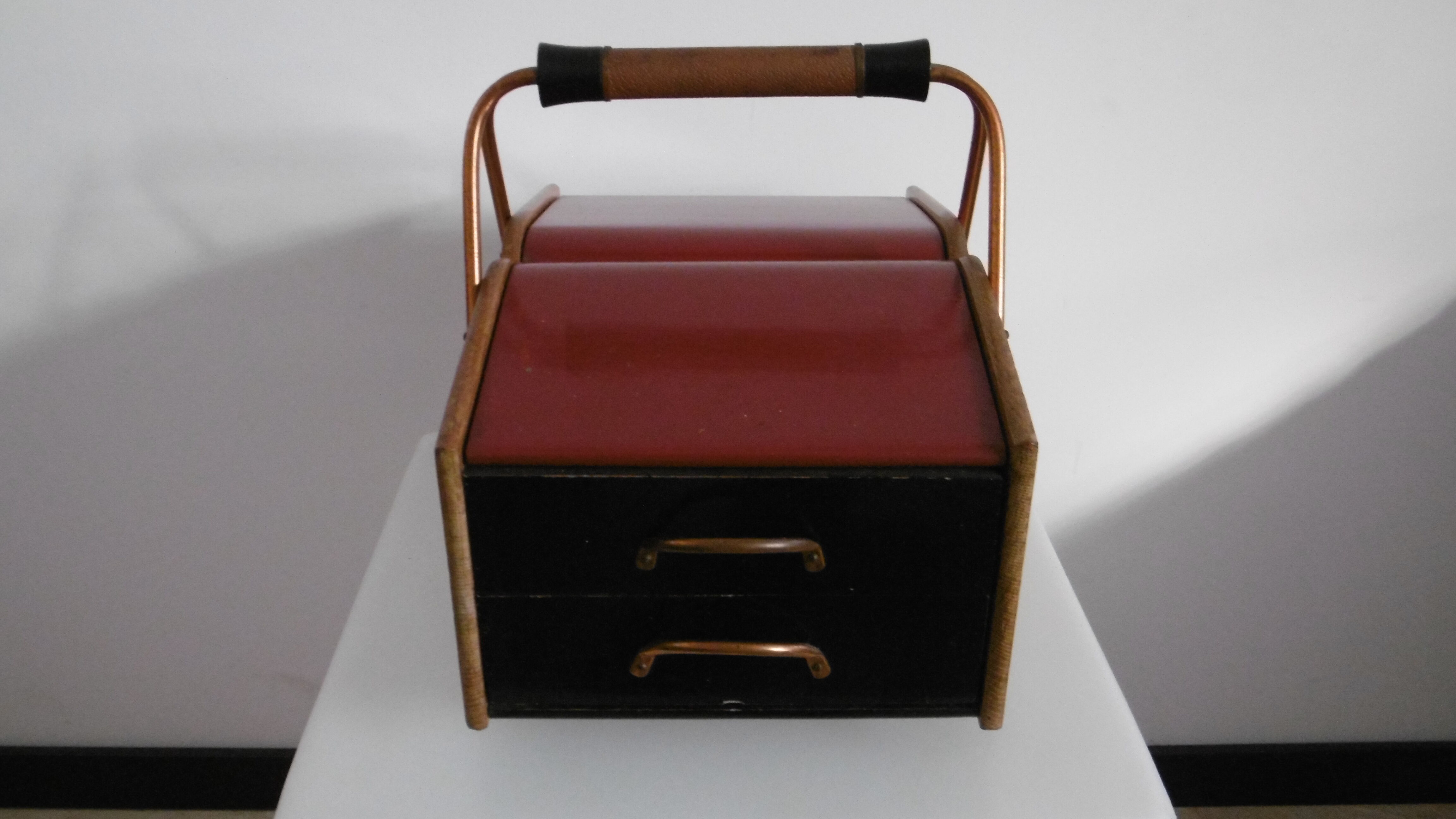 Two-color wood seamstress