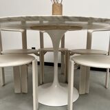 Florence Knoll round table, marble top and tulip base, circa 1960, Eero Saarinen