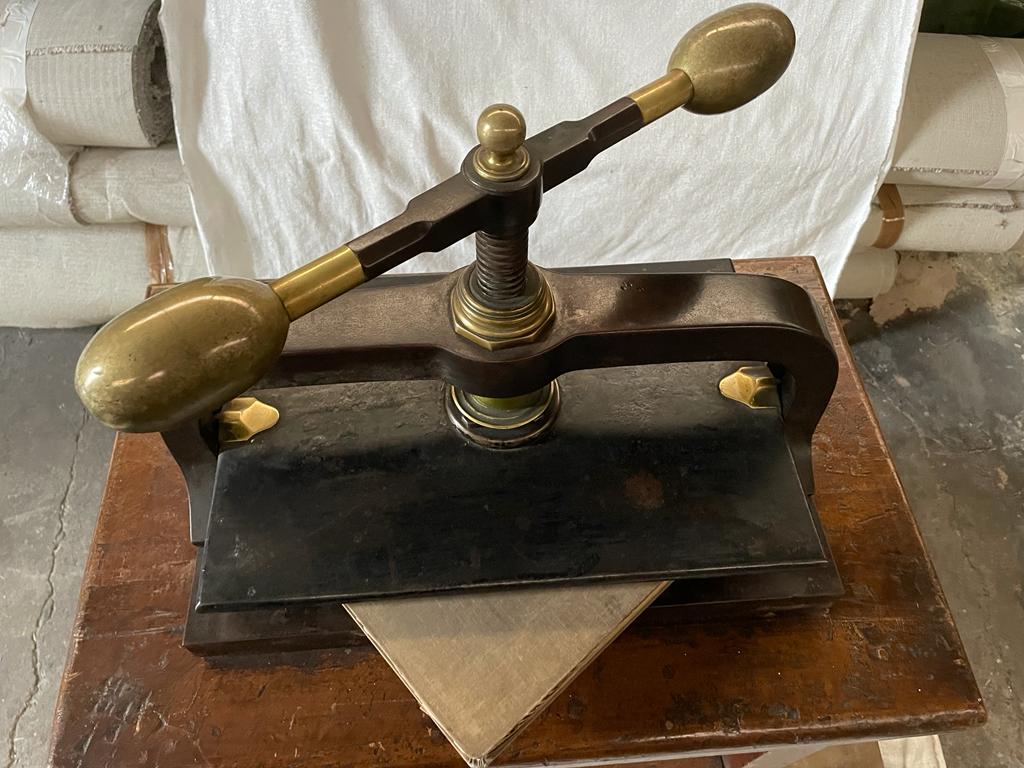 Presse à livres anciens