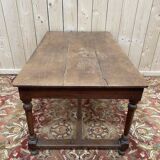 Bureau de style Louis XIII en noyer