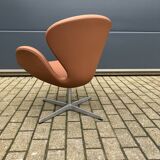 Fritz Hansen Swan chair by Arne Jacobsen in Cognac leather, NEW condition!!