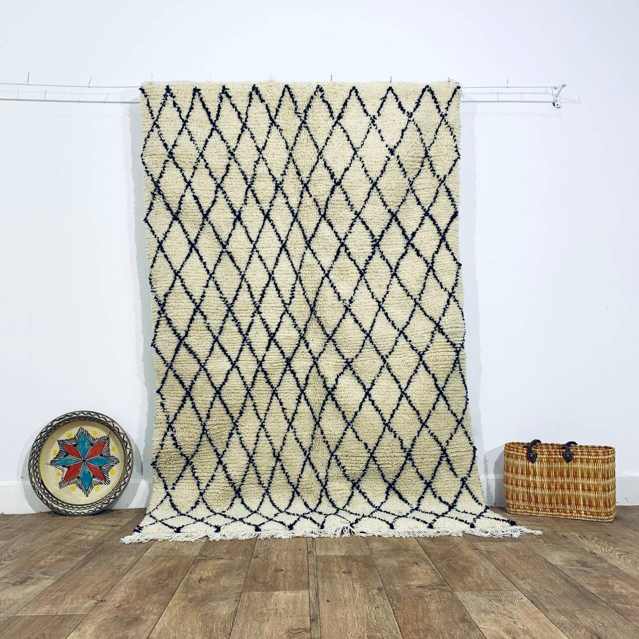 Handmade moroccan berber rug 210 x 130 cm