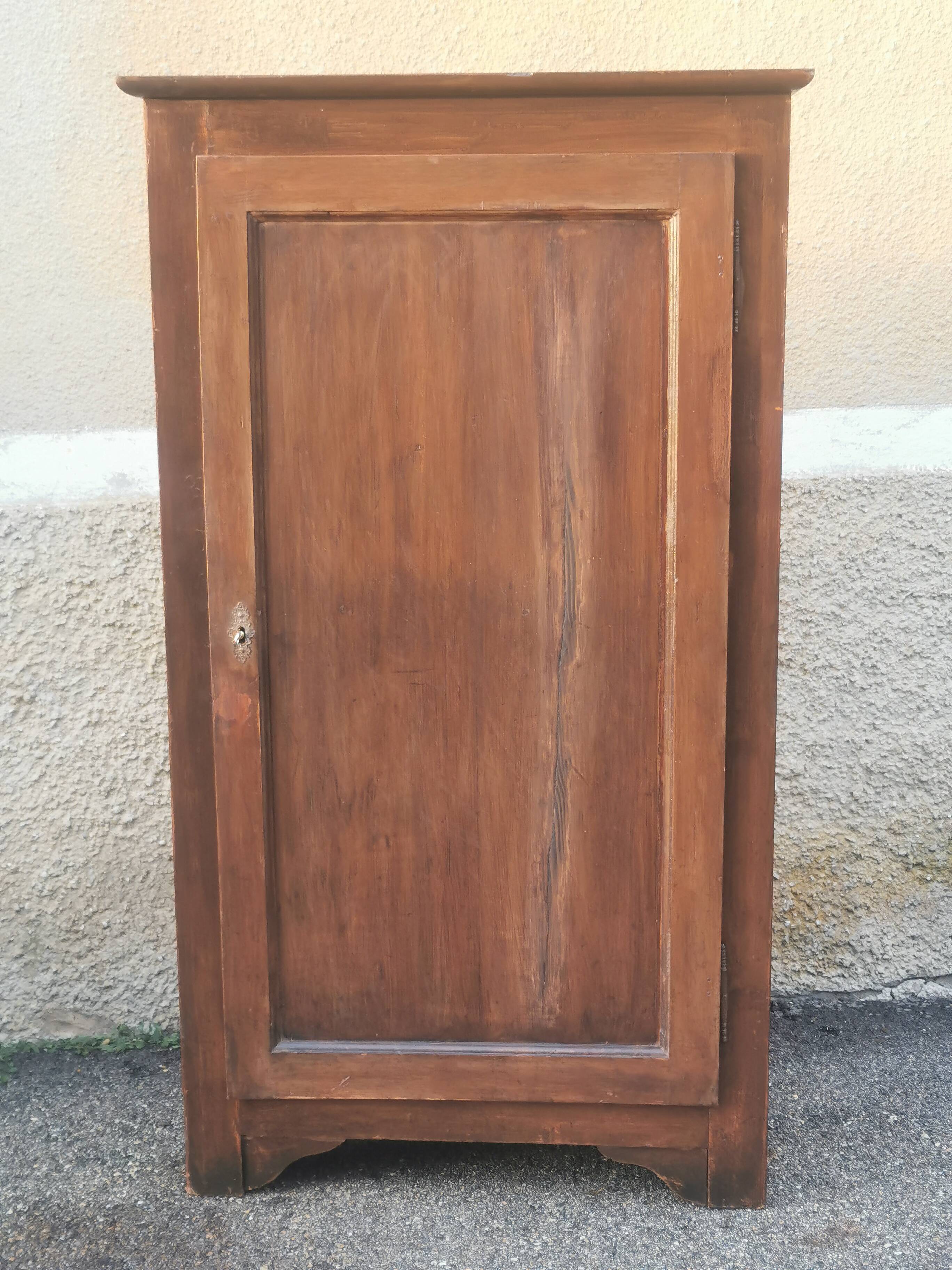 Antique sideboard with 1 door