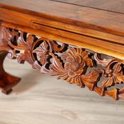 Table basse en chêne richement décorée, années 1950