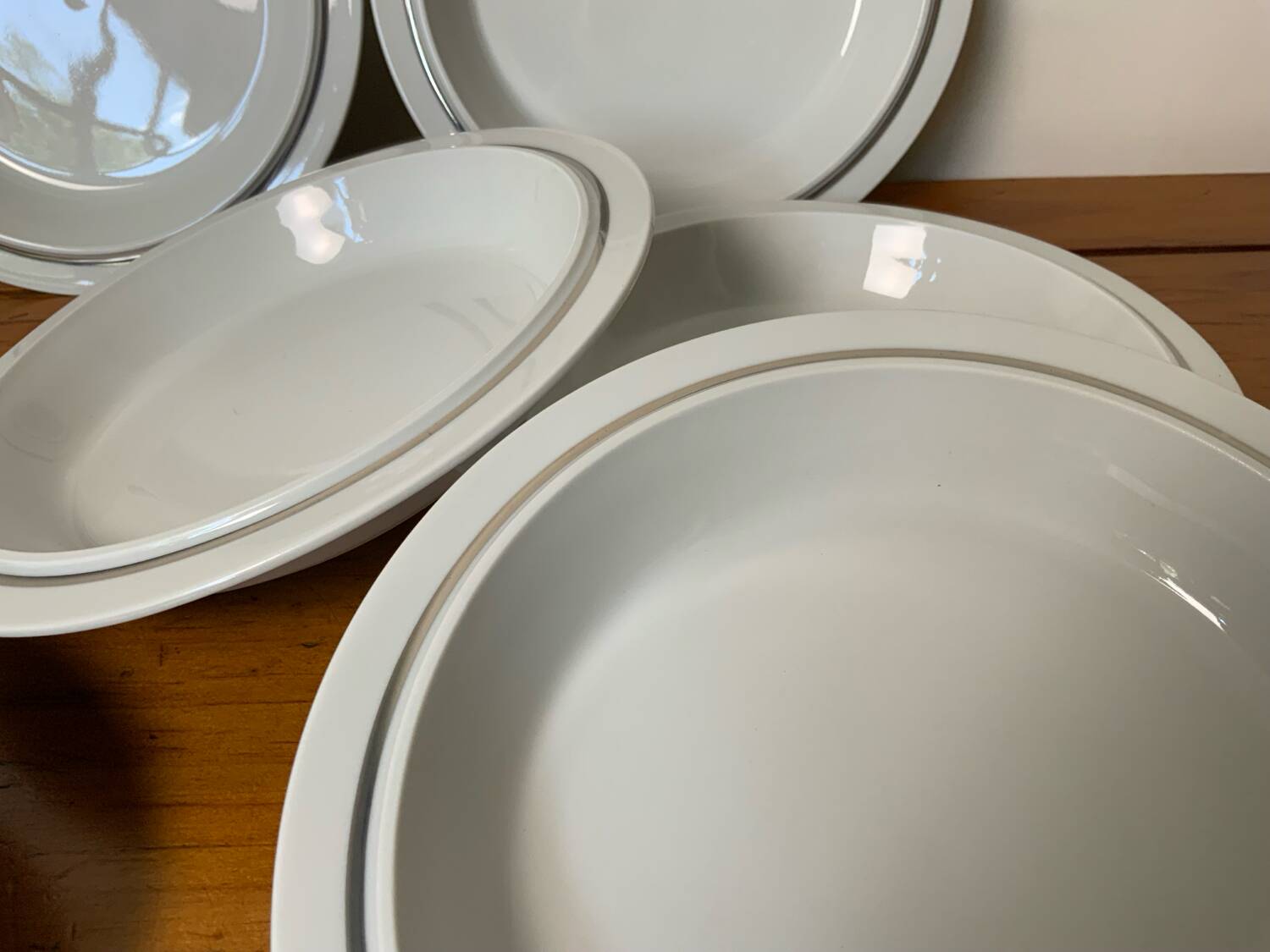 White and silver plates