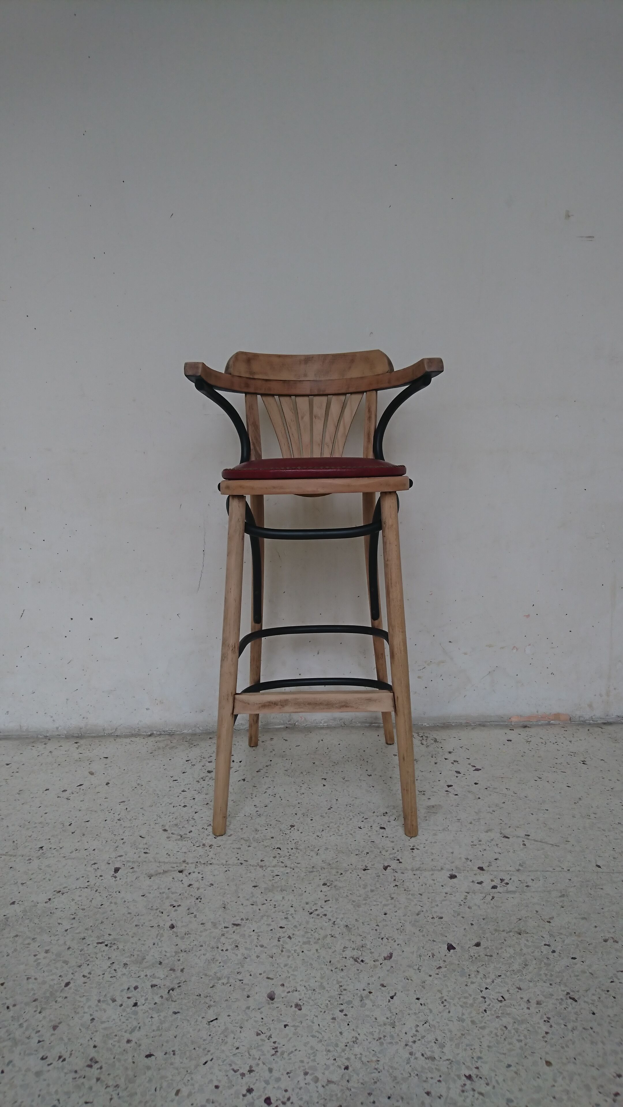 Paire de tabourets haut d'un ensemble bistrot