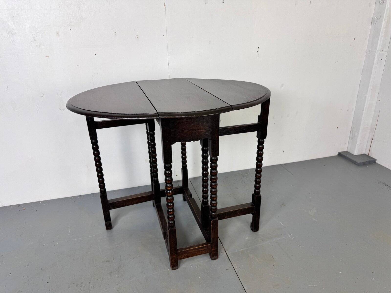 Small antique oak gateleg drop-leaf side table, 1900s