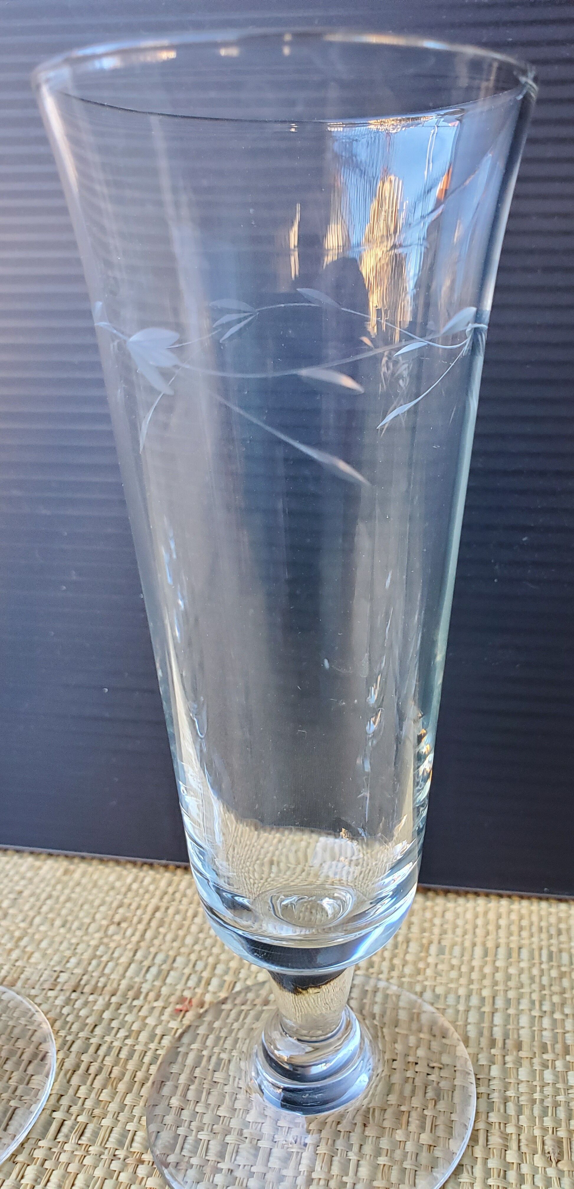 6 flutes à champagne en verre ciselé