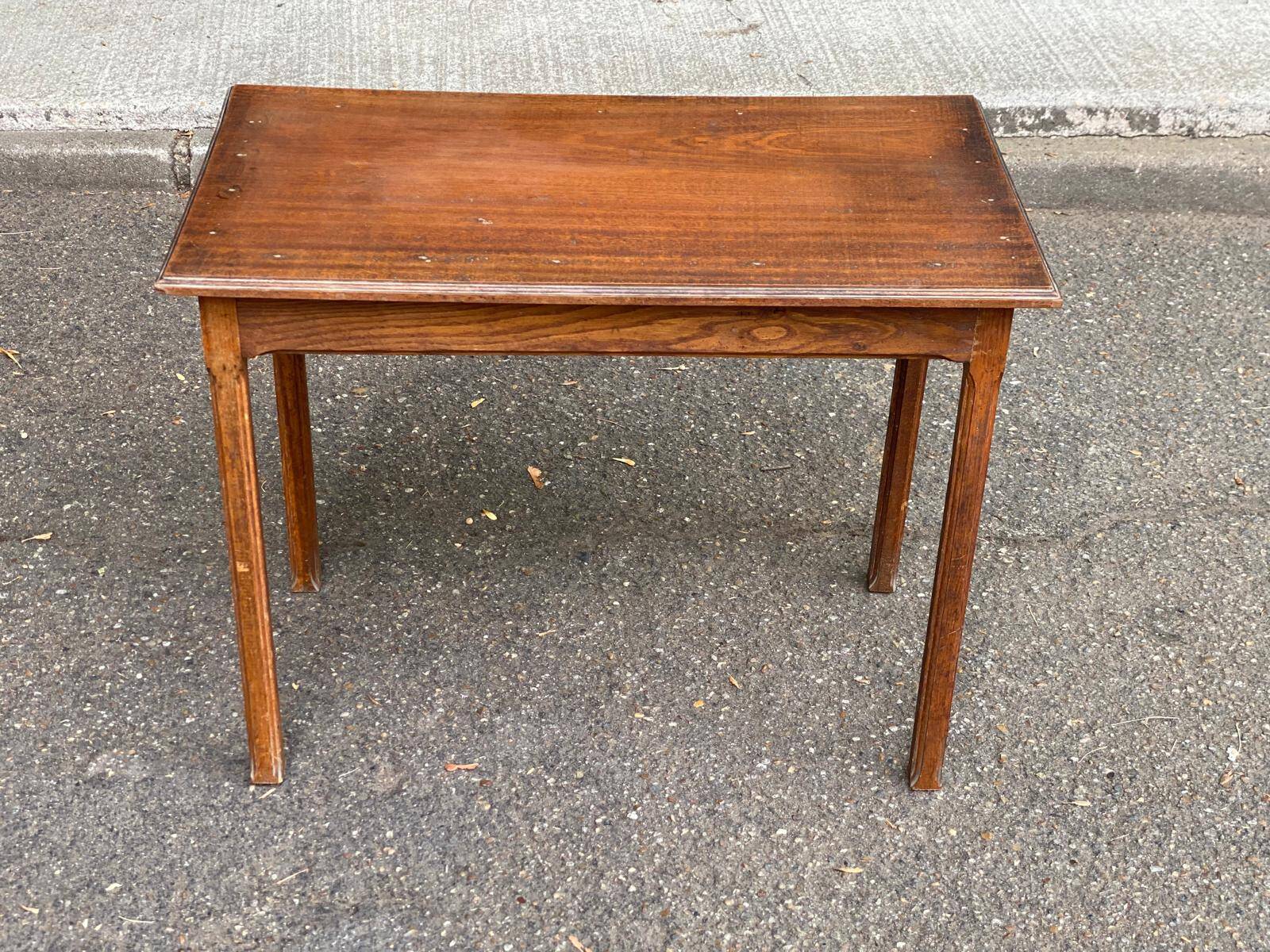 Vintage rectangular side table in solid oak from the 1920s.
