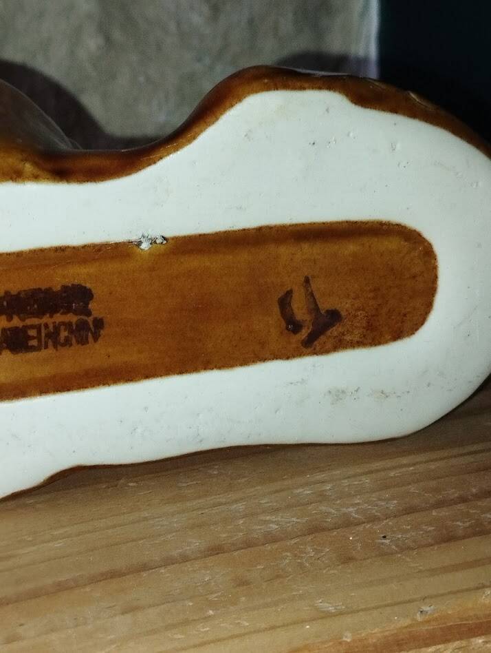 Ceramic lion – Vintage cigarette holder – 1950s–60s