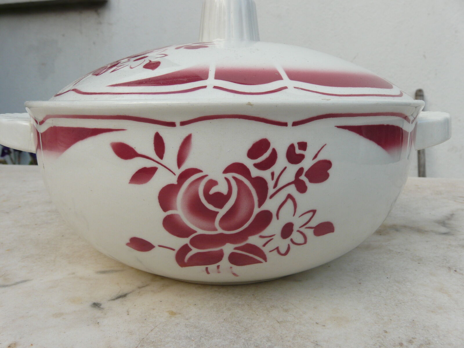 Badonviller red art deco flowers