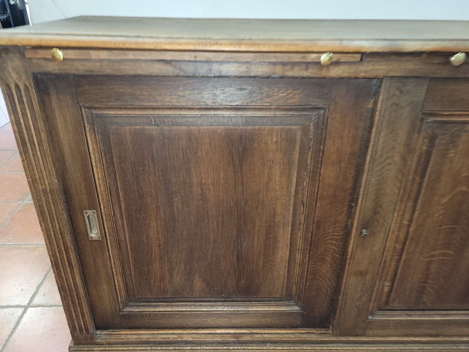 Craft furniture with sliding oak doors