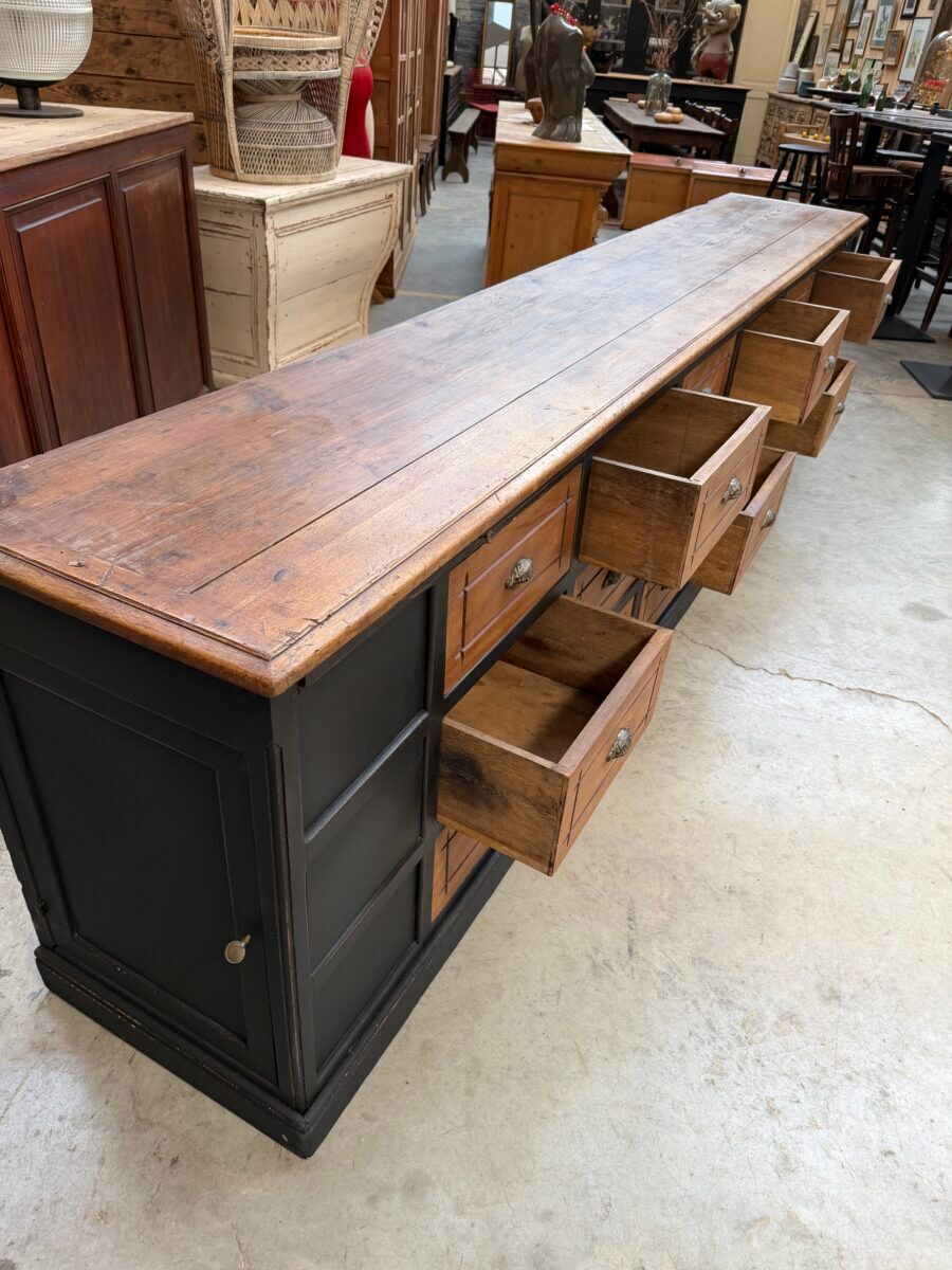 Immense workshop furniture from the early 20th century.