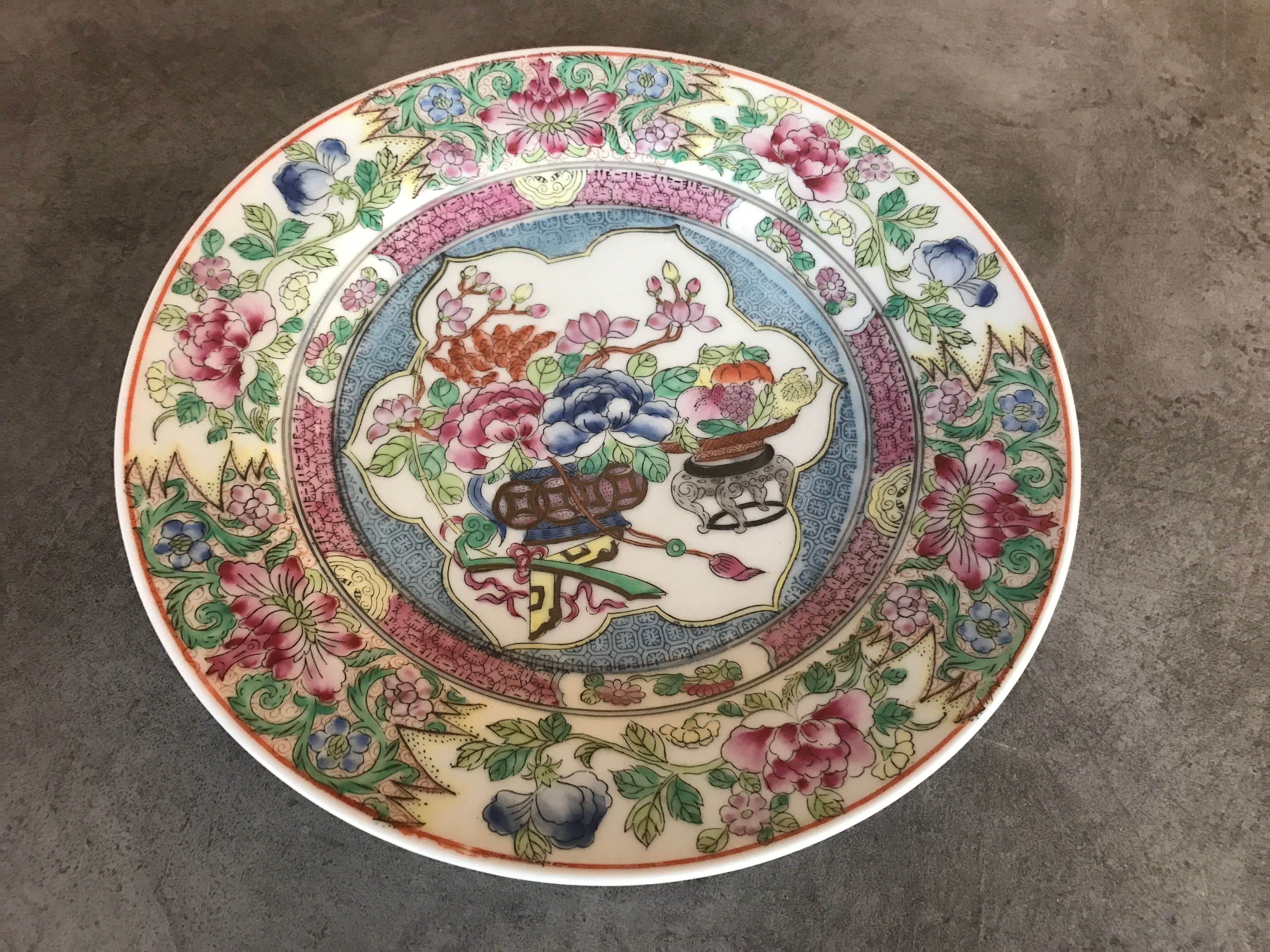 Porcelain plate from canton of china floral decoration 23 cm