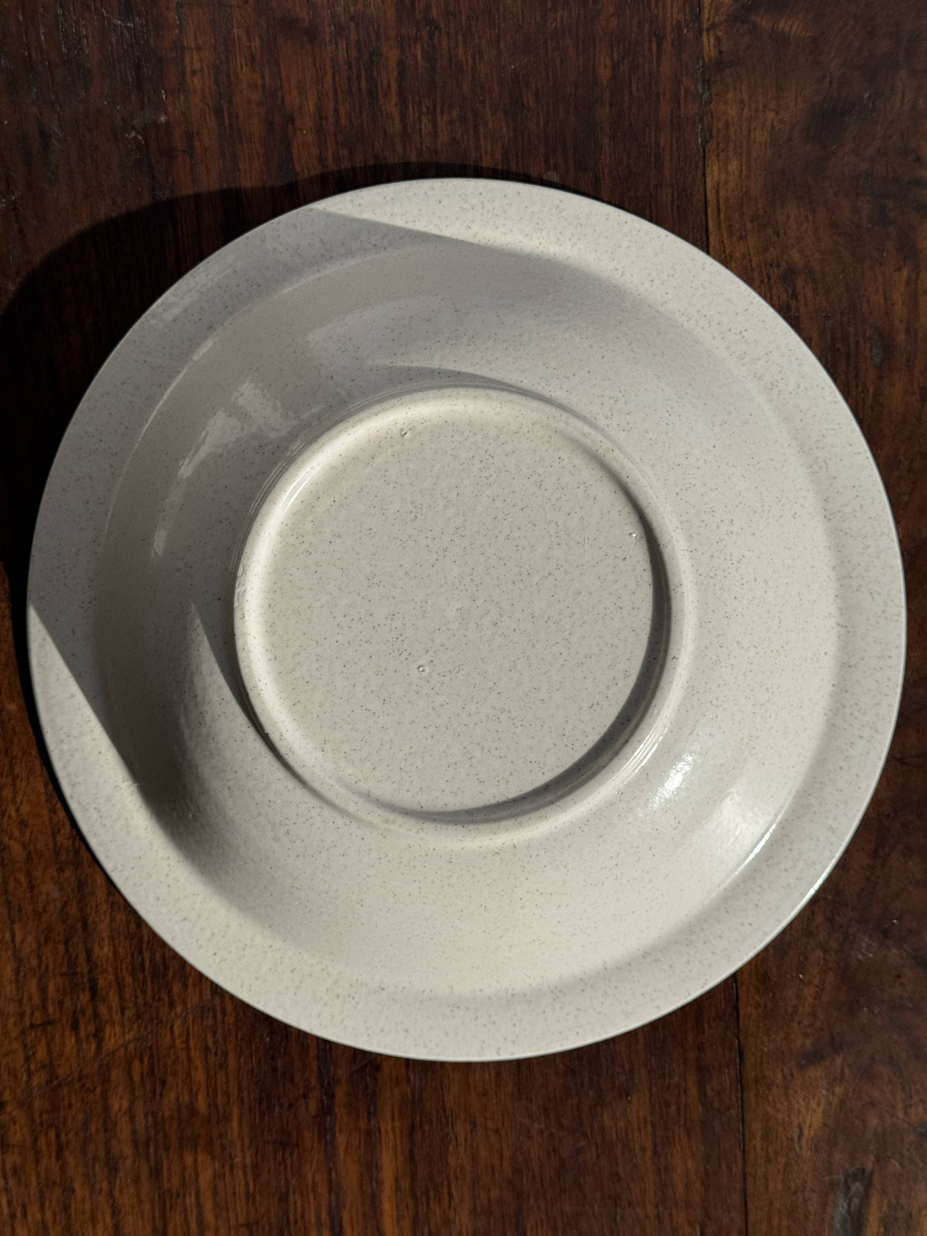 Set of a salad bowl and a vintage brown circular dish D28.