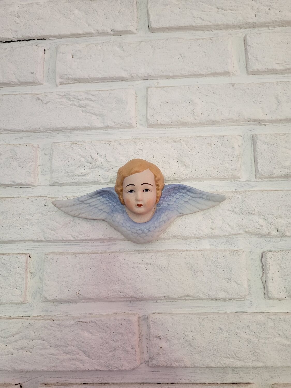 Wall angel