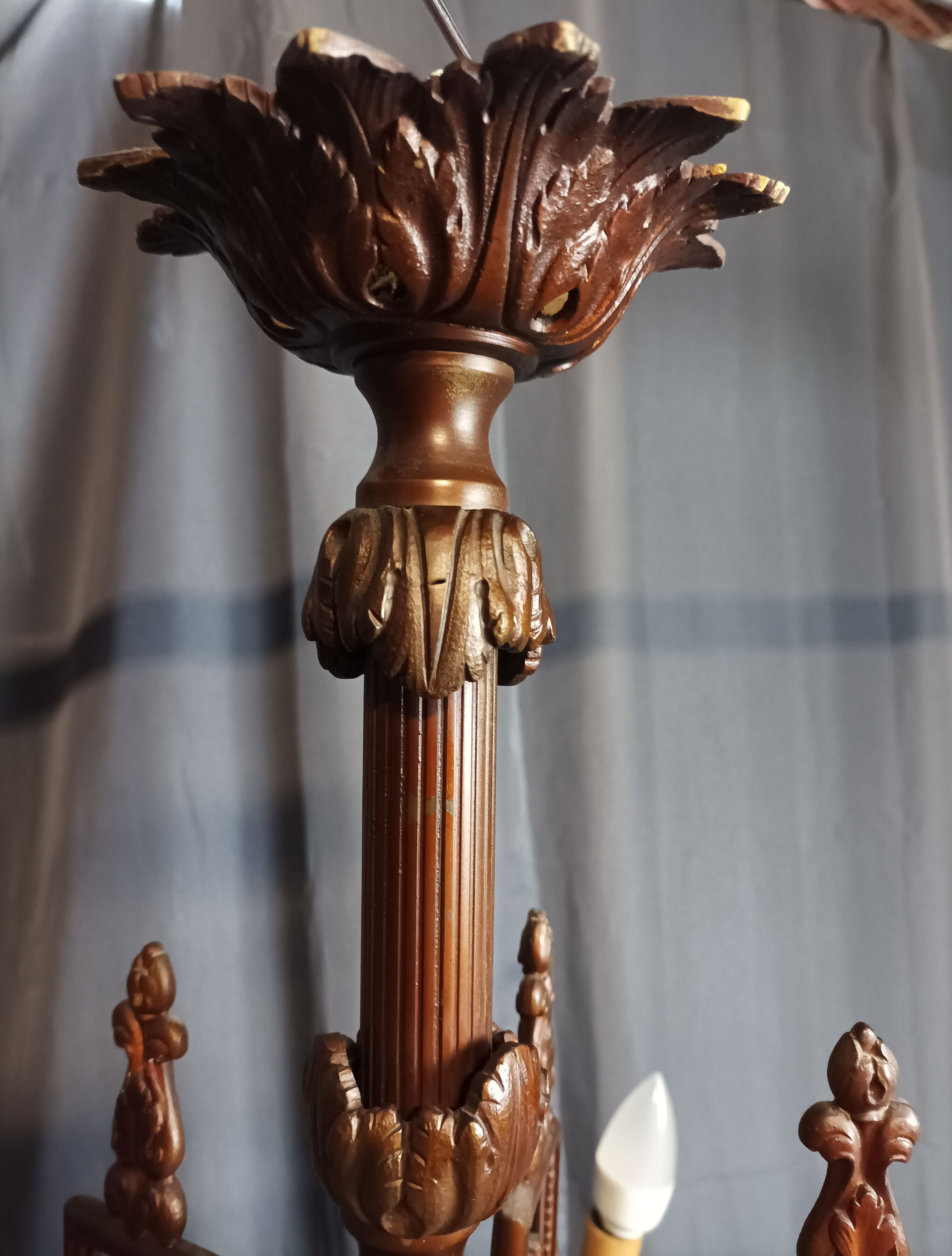 Louis XVI chandelier in bronze and brass