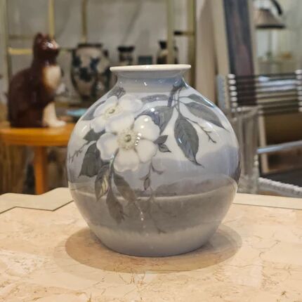 Dahl Jensen porcelain round vase - Arlh Boesen