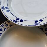 6 mismatched vintage flat plates in blue and white porcelain
