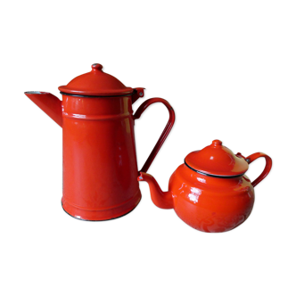 Vintage red enamelled teapot and coffee maker lot