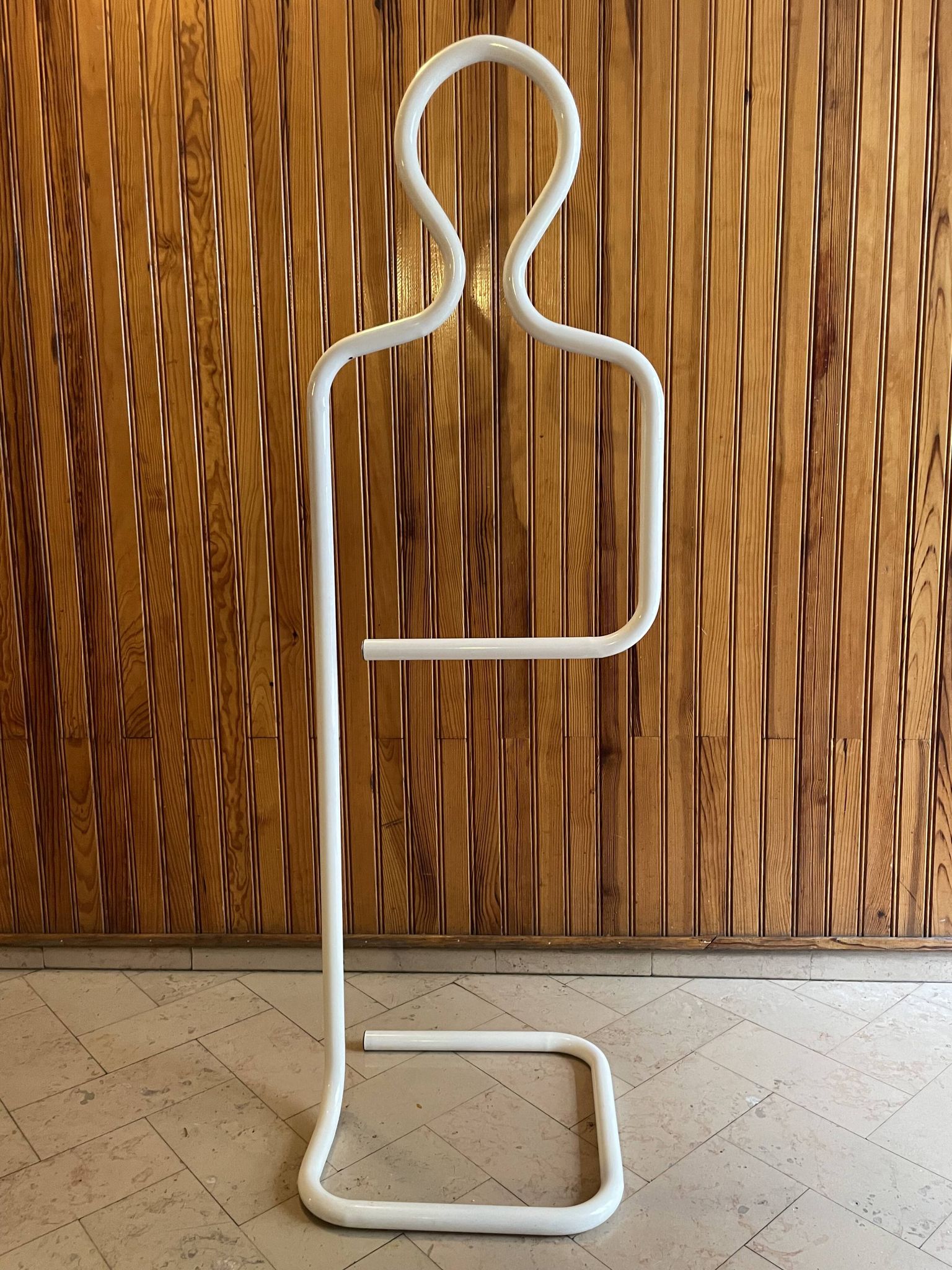 Mute valet in lacquered steel tube, Paolo Cagliari, Penta 1980