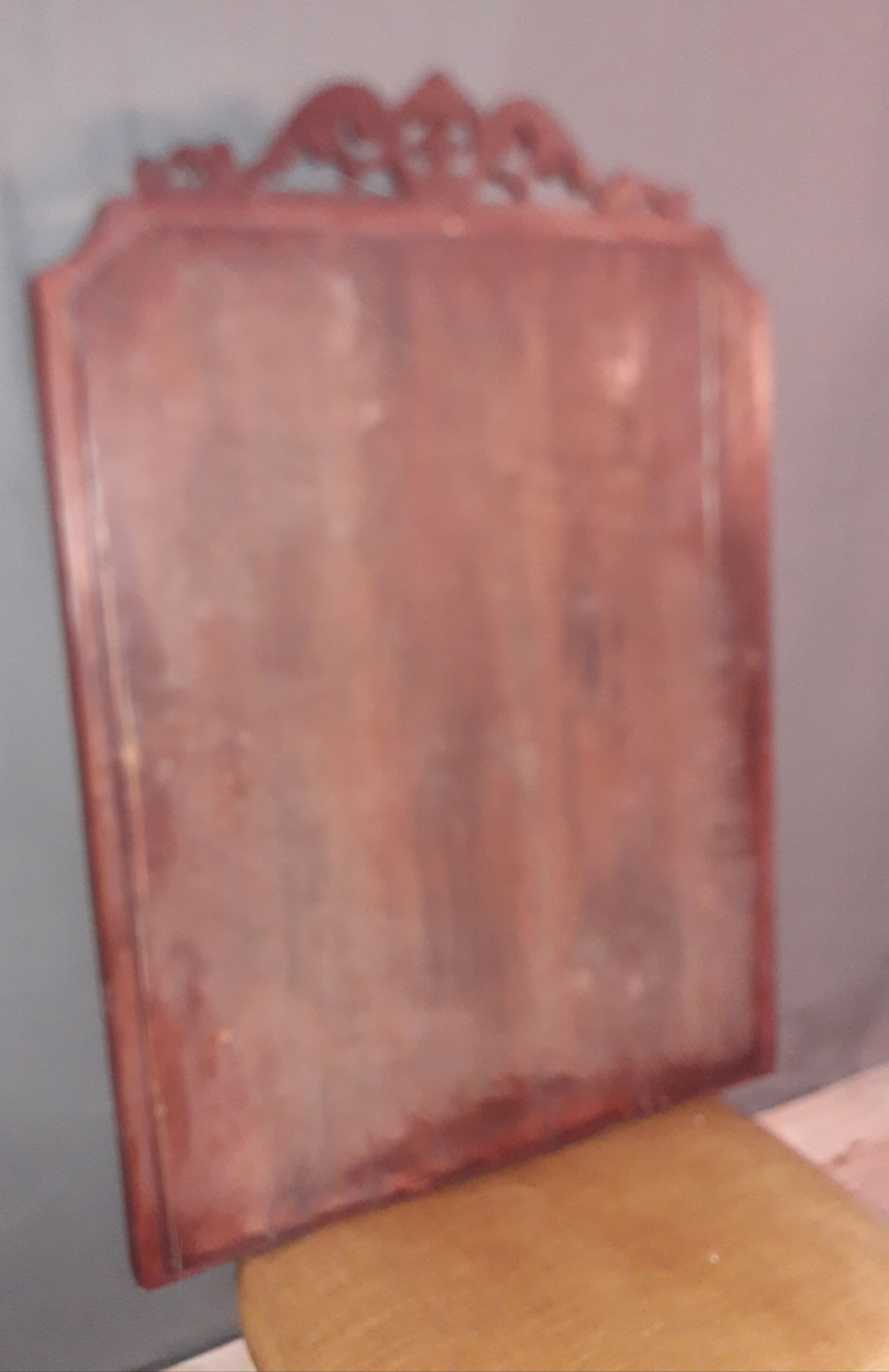Miroir à fronton en acajou 62x86cm