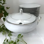 Soupière en porcelaine blanche