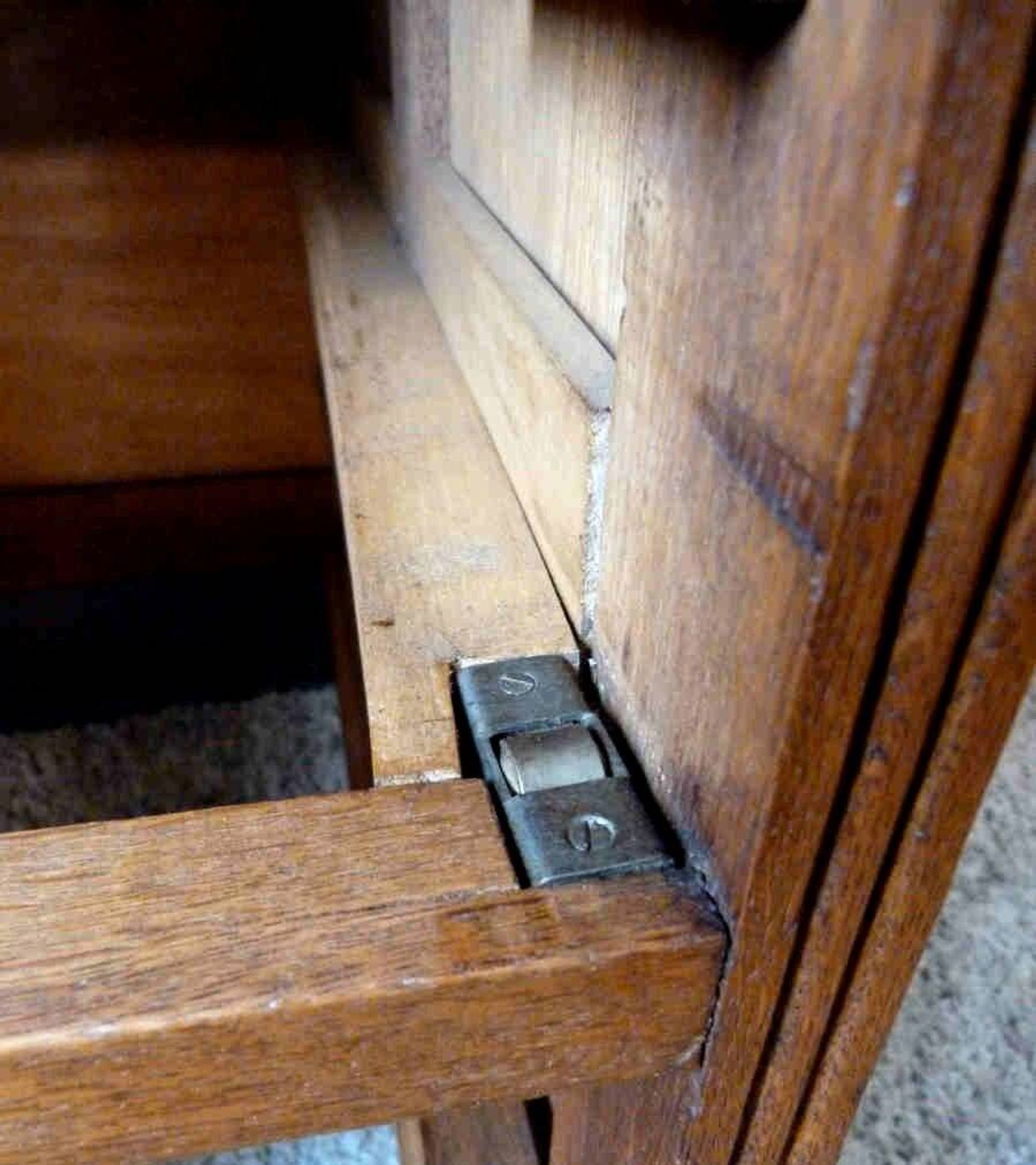 Oak workshop furniture with 2 drawers