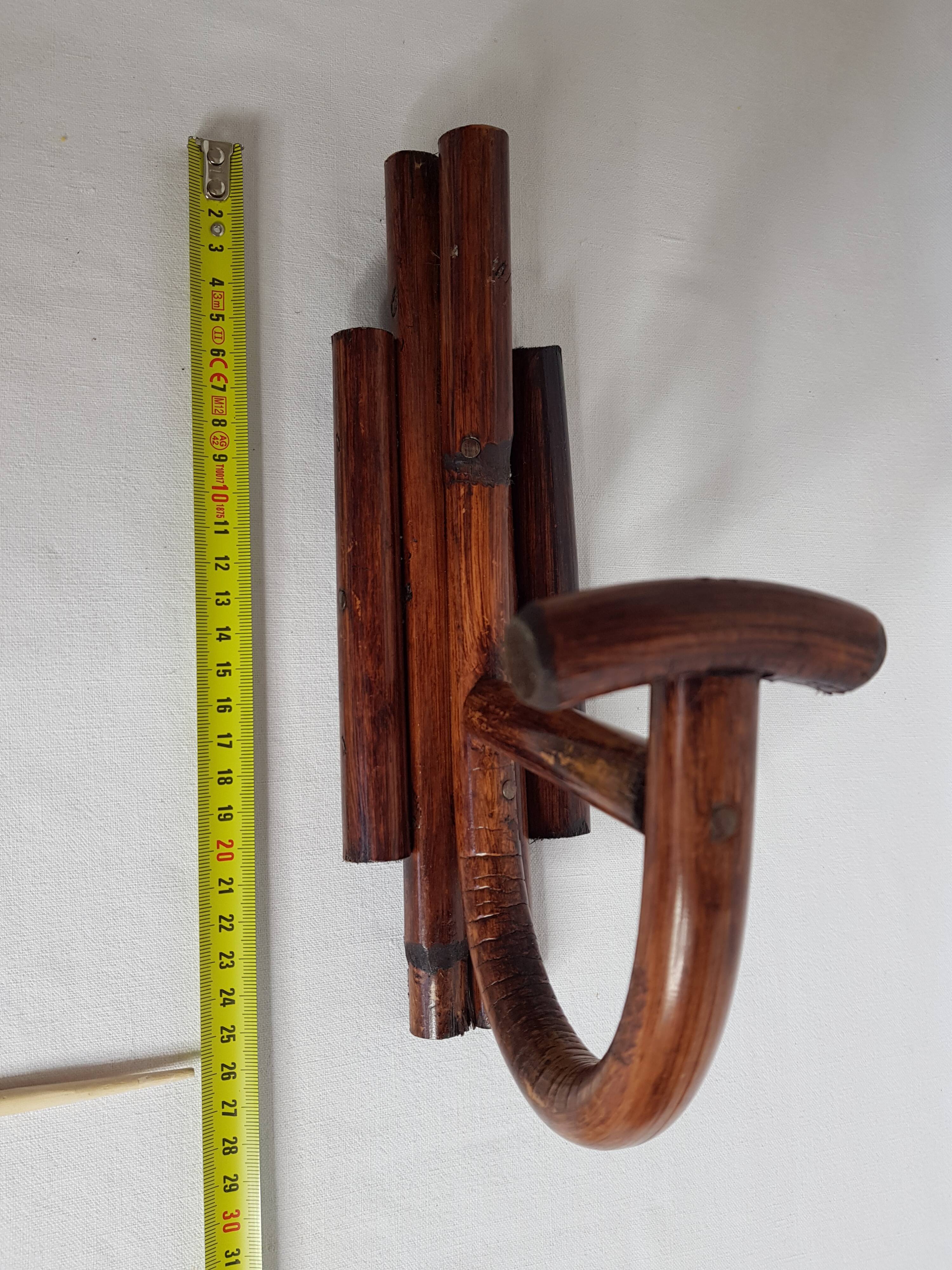 Patère wears rattan wall coat