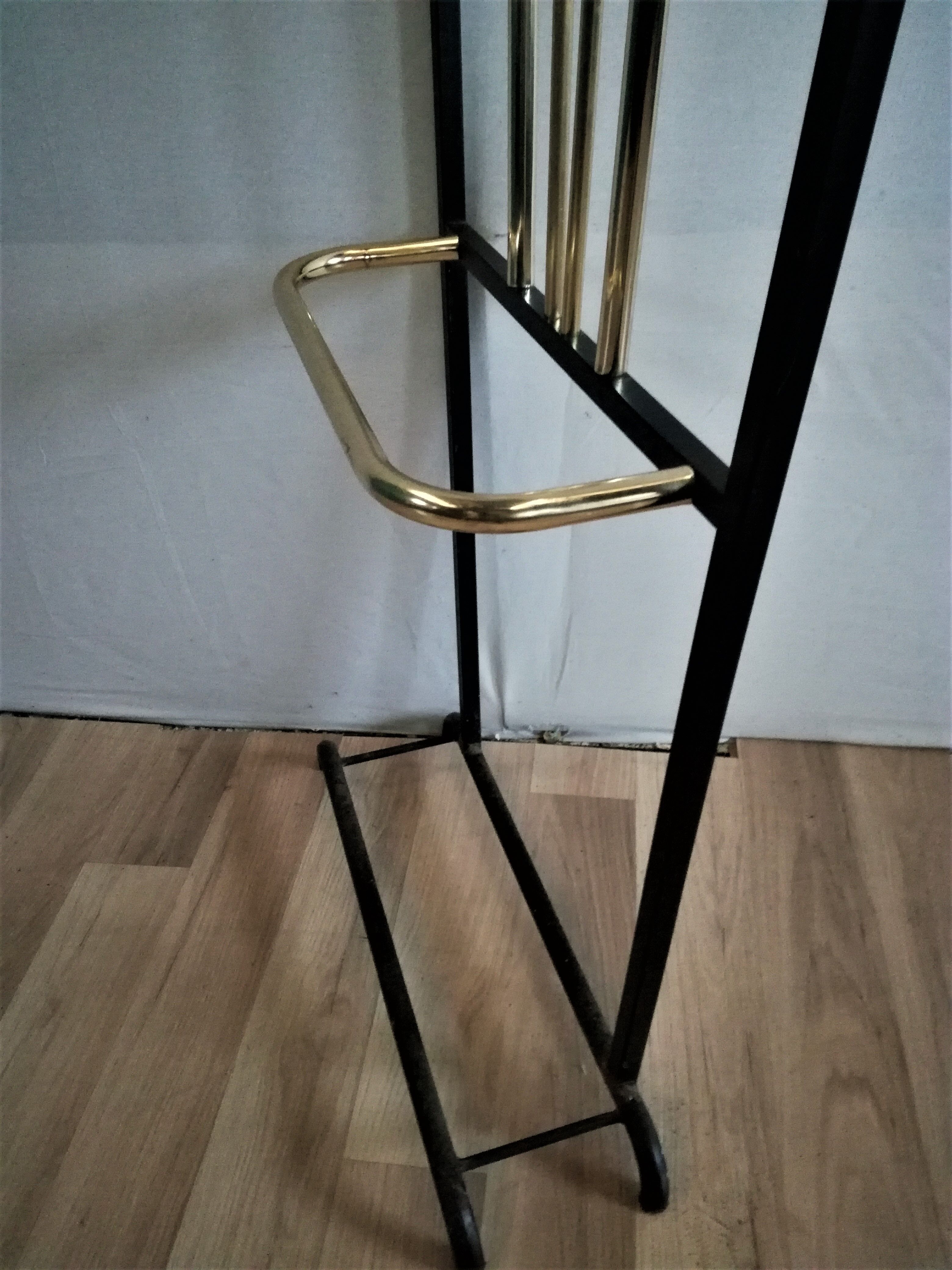 wardrobe wears coat/hat/vintage umbrella