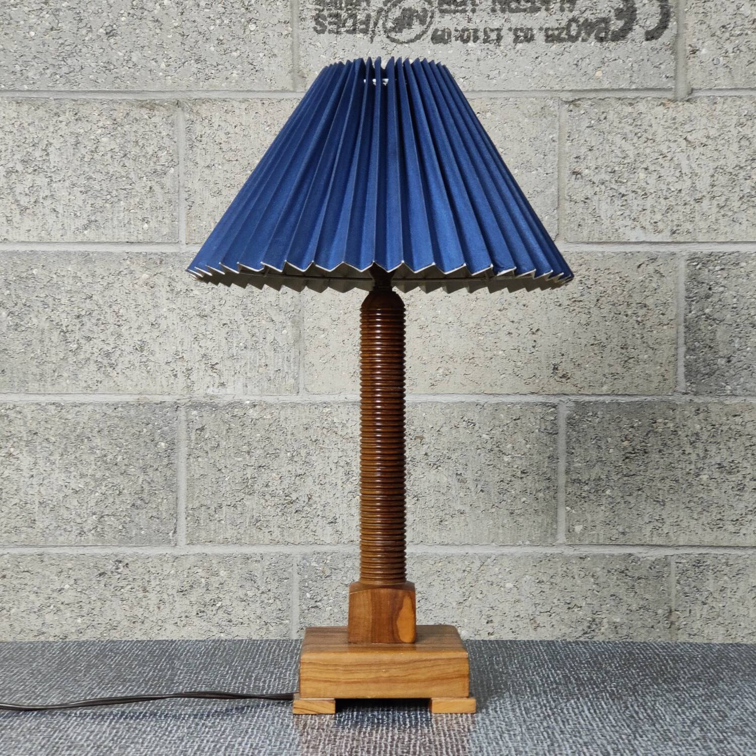 Art deco lamp in turned wood 1930