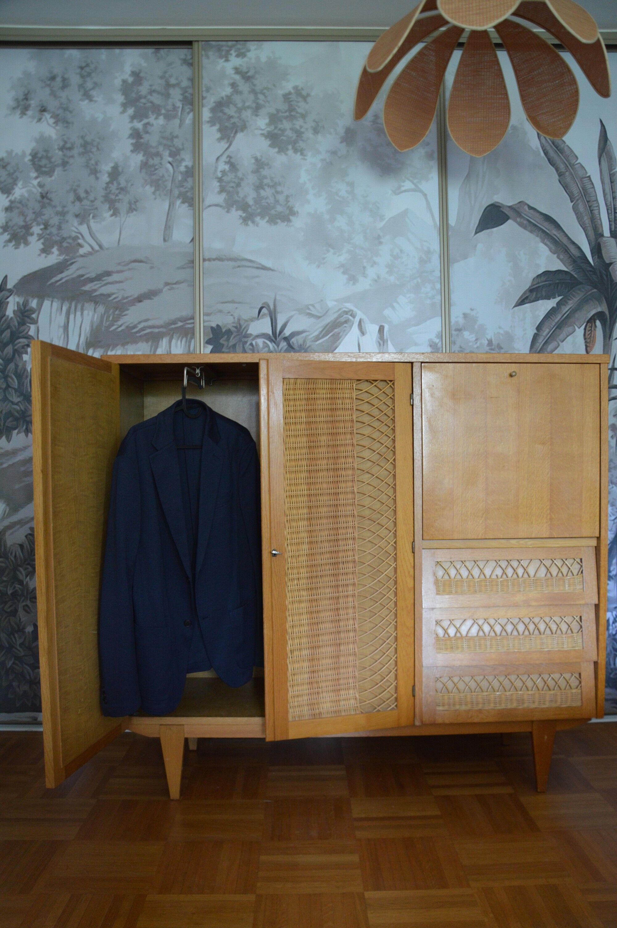 Commode penderie secrétaire en rotin vintage